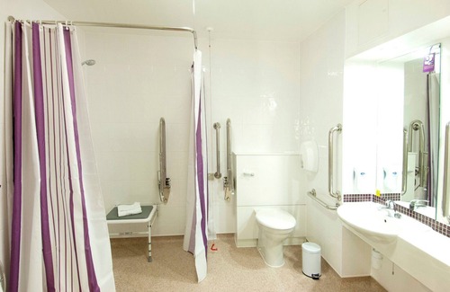 Huddersfield Hotel | Premier Inn Huddersfield Central
