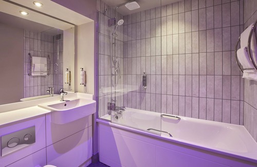 Inverness Hotel | Premier Inn Inverness Centre - River Ness