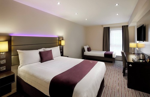 Gatwick Hotel | Premier Inn London Gatwick Airport A23