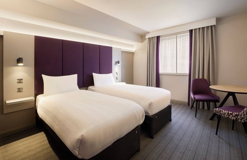 Cathedrals Hotel | Premier Inn London Southwark Tate Modern