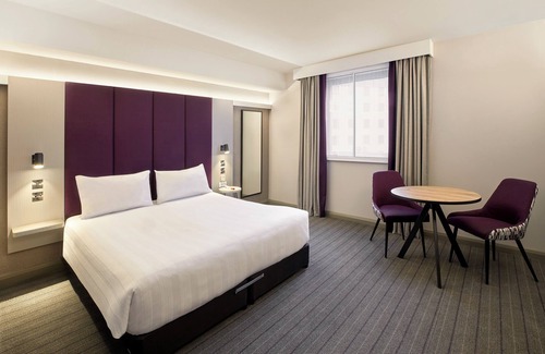 Altrincham Hotel | Premier Inn Manchester M56/J6 Runger Lane South