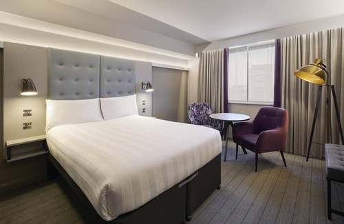 Newark upon Trent Hotel | Premier Inn Nottingham West