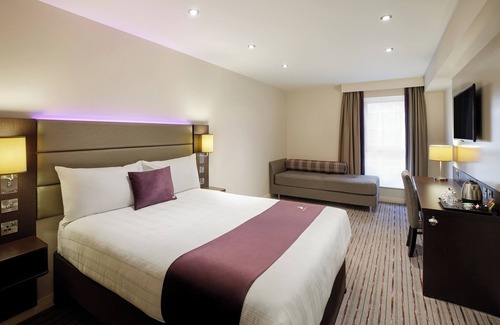 Poole Hotel | Premier Inn Poole North