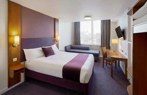 Gillingham Hotel | Premier Inn Rainham - Kent
