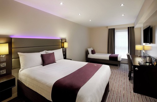 Salfords Hotel | Premier Inn Redhill Reigate