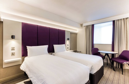 Swindon Hotel | Premier Inn Swindon Town Centre