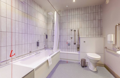 Swindon Hotel | Premier Inn Swindon Town Centre