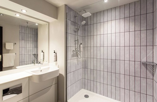 Swindon Hotel | Premier Inn Swindon Town Centre