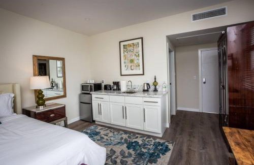 Bankers Hill Hotel | Premier Location with Great Scenic Downtown View