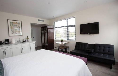 Bankers Hill Hotel | Premier Location with Great Scenic Downtown View