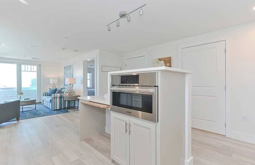 Plymouth Cultural District Apartment | Premier Ocean View Corner Condo (850S.F.)
