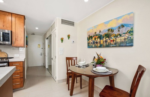 Historic Lahaina Front Street Condo | Premier Oceanfront Room - Low Discount Prices !