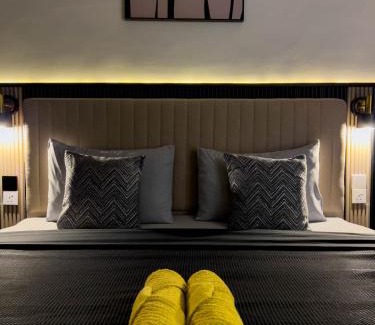 Bangsar South Apartment | Premier Stay KL - Bangsar South - King Bed - Work Space - Near LRT, VE, Conexxion