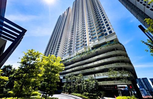 Bangsar South Apartment | Premier Stay KL - Bangsar South - King Bed - Work Space - Near LRT, VE, Conexxion
