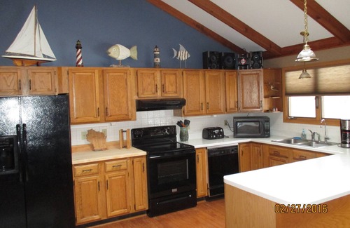 Gills Rock House | Premier Vacation Rental, Pet Friendly, Walk to Water, Restaurant, Shopping, WiFi
