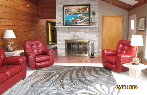 Gills Rock House | Premier Vacation Rental, Pet Friendly, Walk to Water, Restaurant, Shopping, WiFi