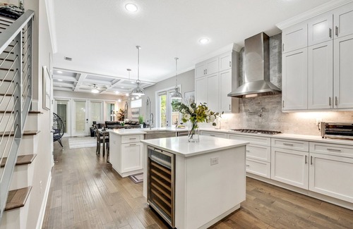 New Suburb Beautiful House | Premiere Luxury: Discover Our Brand New Townhouse in Tampa's Prime Location!