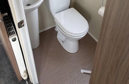 Clacton-on-Sea Cabin | Premium 2 bed Caravan sleeps 6 with huge decking