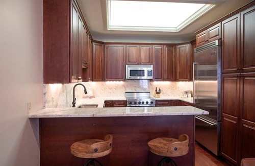 Oxford Condo | Premium 2 Bedroom 2 Bath Condo on the Oxford Square