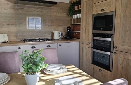 Hunstanton Cabin | Premium 2 Bedroom Caravan with Free Wifi