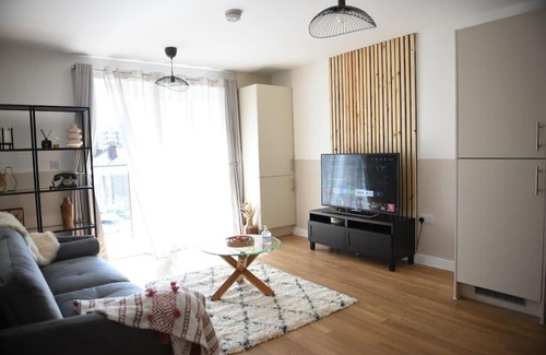 Reading House | Premium 3 Bed House w/ Free Parking
