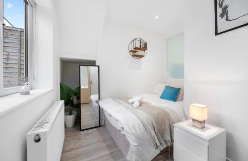 Deptford Apartment | Premium 3 bedroom Apartment 5 minutes to Central London Enjoy Cashback for all September Stays