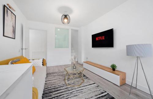 Deptford Apartment | Premium 3 bedroom Apartment 5 minutes to Central London Enjoy Cashback for all September Stays