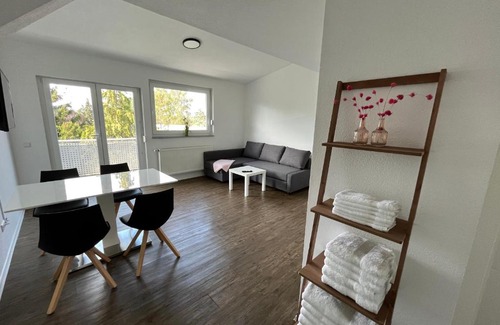 Wasseralfingen Apartment | Premium Apartment 75qm 3 Zimmer Küche, Balkon, Smart TV, WiFi