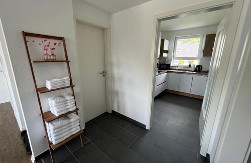 Wasseralfingen Apartment | Premium Apartment 75qm 3 Zimmer Küche, Balkon, Smart TV, WiFi