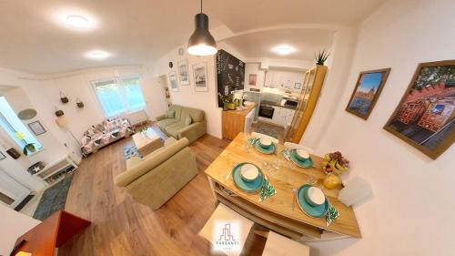 Castle Hill Apartment | Premium Buda Hideaway-Private Apartment, Extra Location, WiFi & Aircon
