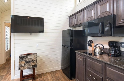 Camp Verde Cabin | Premium Cabin Sleeps 8 (2 Bedroom w/loft and sofa sleeper) at Resort
