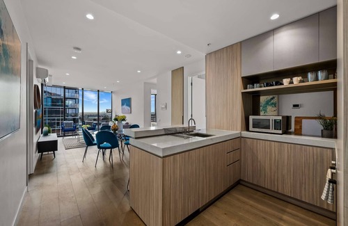 Port Melbourne Condo | Premium Chic: A Relaxing Retreat