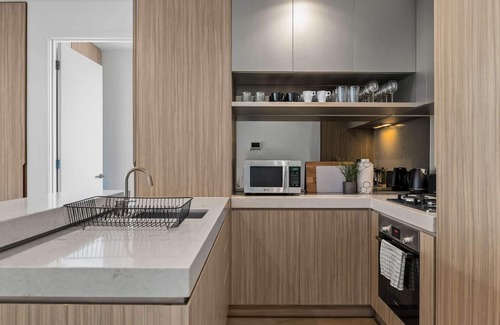 Port Melbourne Condo | Premium Chic: A Relaxing Retreat