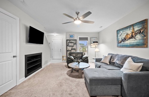 Westgate Condo | Premium End Unit Condo Close To Military Bases, Medical Facilities, & Shopping
