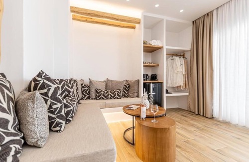 Plaka Apartment | Premium Jacuzzi Suite Sea View