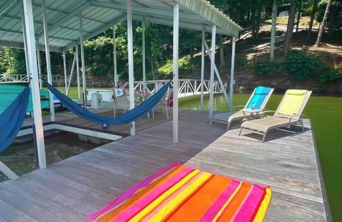 Gumlog House | Premium Lake Retreat, Large Deep-Water Dock, Rec Room, Updated