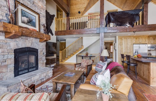 Victor House | Premium lakefront log home with stunning views and exquisite finishes!