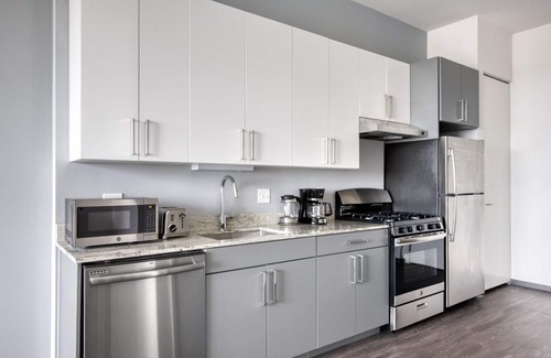 Logan Square Apartment | Premium Logan Square 1BR w/Roof Deck & Gym, 1 block to L, by Blueground