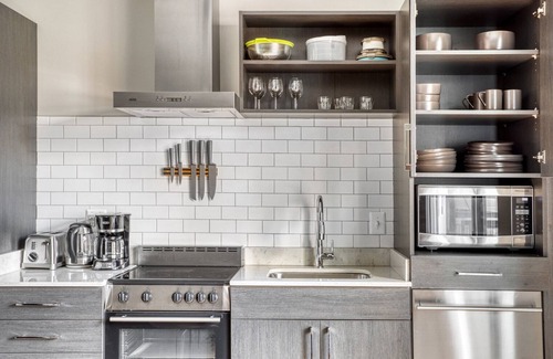 Mount Vernon Triangle Apartment | Premium Mt Vernon 1BR, w/Gym, W/D & Roof Deck, near Metro, by Blueground