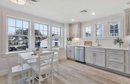 Plymouth Cultural District Apartment | Premium Ocean View Corner Condo (860S.F.)