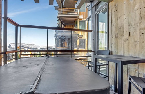 Deer Valley Apartment | Premium One Bedroom Studio Apartment Hotel by Redawning
