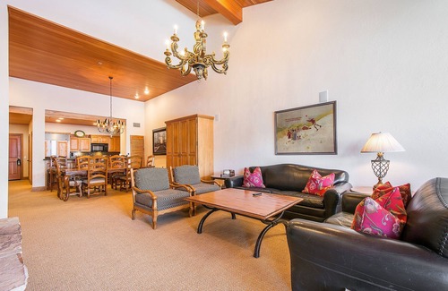 Deer Valley Condo | Premium One Bedroom Townhouse 1 Apartment Hotel by RedAwning