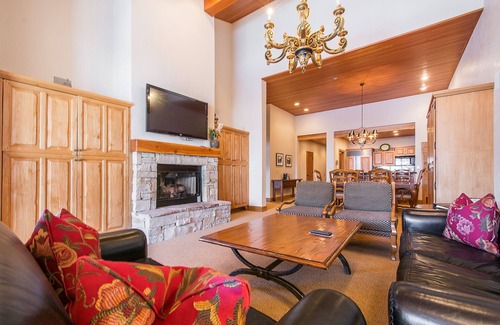 Deer Valley Condo | Premium One Bedroom Townhouse 1 Apartment Hotel by RedAwning