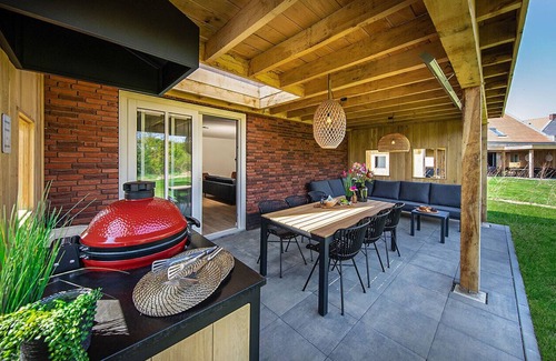 Thorn Villa | Premium Outdoor 8p - Four Bedroom Villa, Sleeps 8