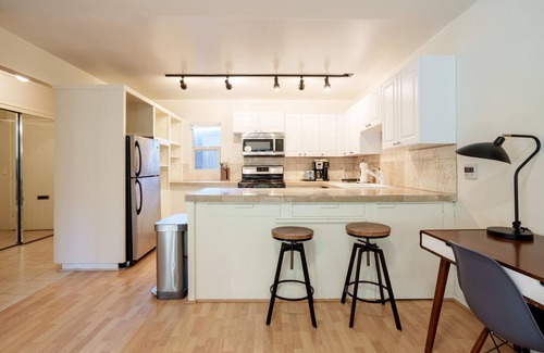 University South Apartment | Premium Palo Alto 1BR w/Patio, close to Restaurants, by Blueground