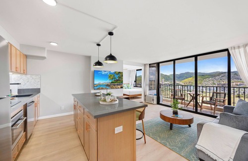 Waikiki Apartment | Premium Remodeled Condo in Waikiki with 2 Beds and Parking