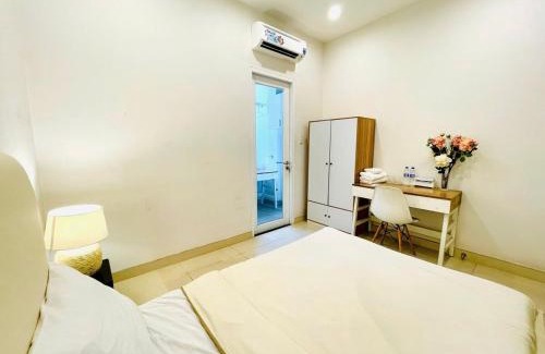 Tan Thuan Dong Apartment | Premium Room with Balcony - Free Pick Up Airport and laundry