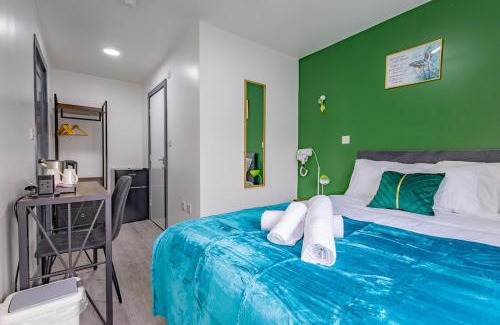 Nottingham House | Premium Serviced Accommodation Nottingham, 4 Bedrooms, 5 Beds, 4 Bathrooms, Sleeps 7