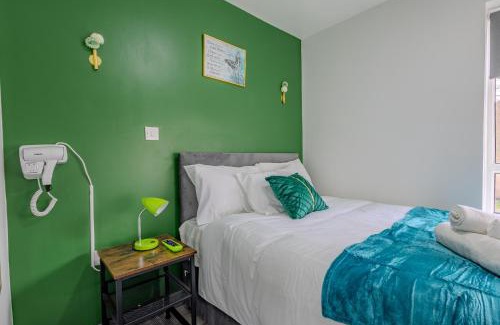 Nottingham House | Premium Serviced Accommodation Nottingham, 4 Bedrooms, 5 Beds, 4 Bathrooms, Sleeps 7