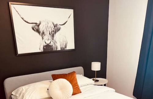 Hull Apartment | Premium Suite Downtown